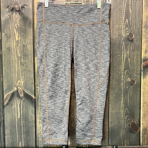 Athleta Cropped Leggings M Grey Brown Threads Super Stretch Workout Athleisure - Picture 1 of 9